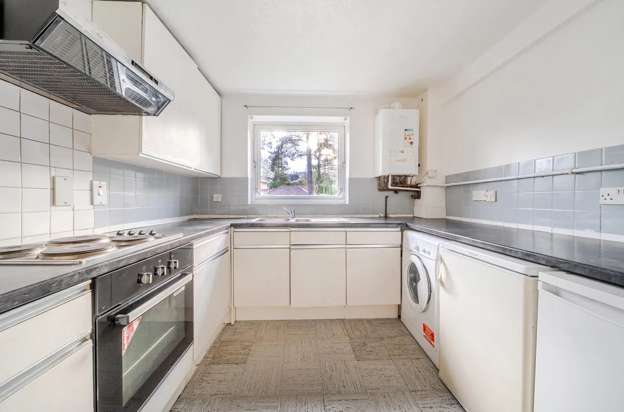 Court Gardens, Camberley, Surrey, GU15 2JH, photo 6