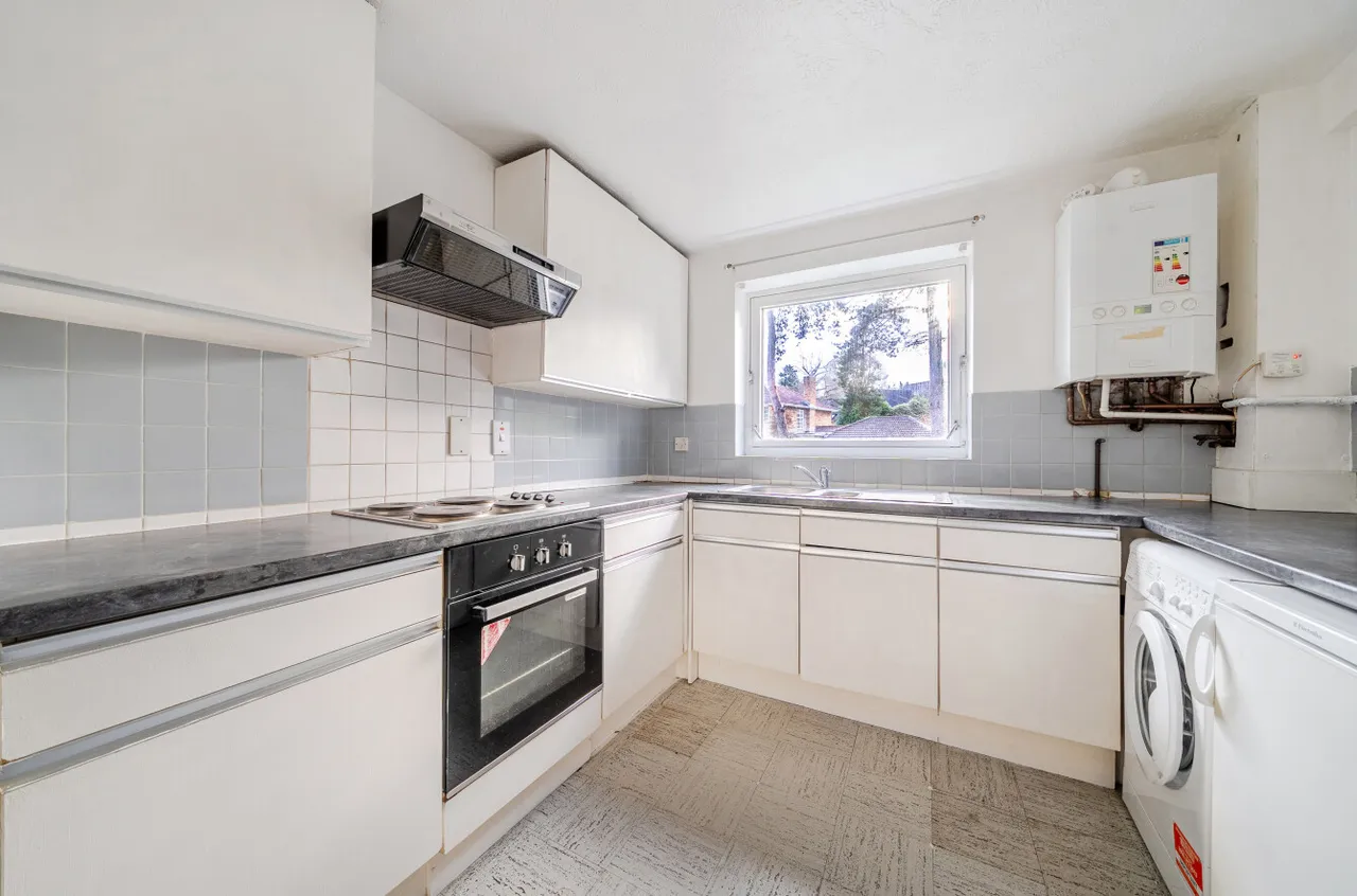 Court Gardens, Camberley, Surrey, GU15 2JH, photo 11