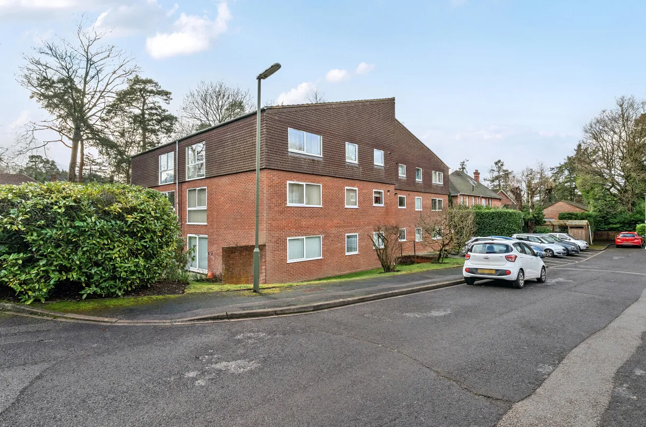 Court Gardens, Camberley, Surrey, GU15 2JH, photo 10