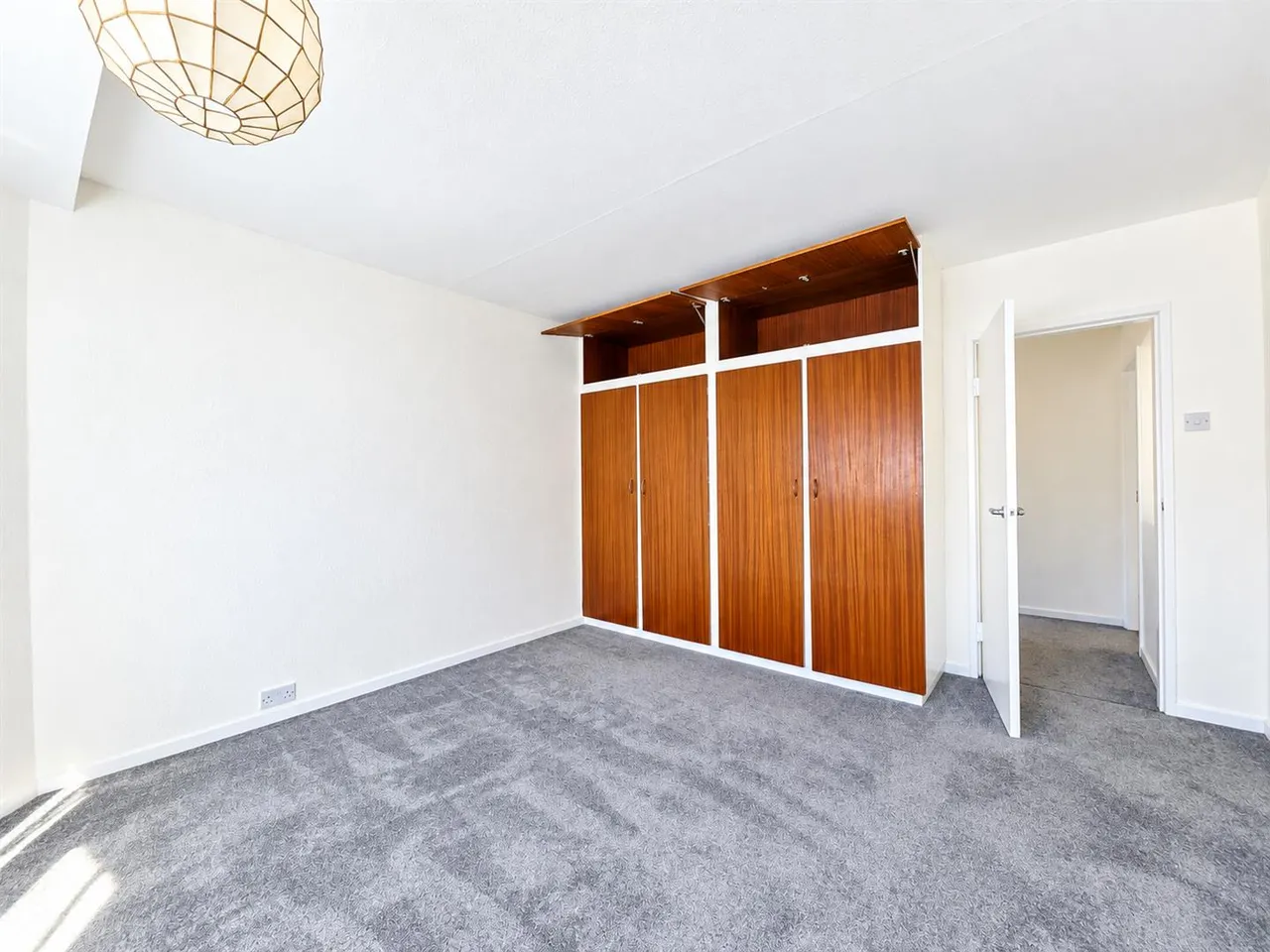 South Lodge Drive, Southgate, N14, photo 12