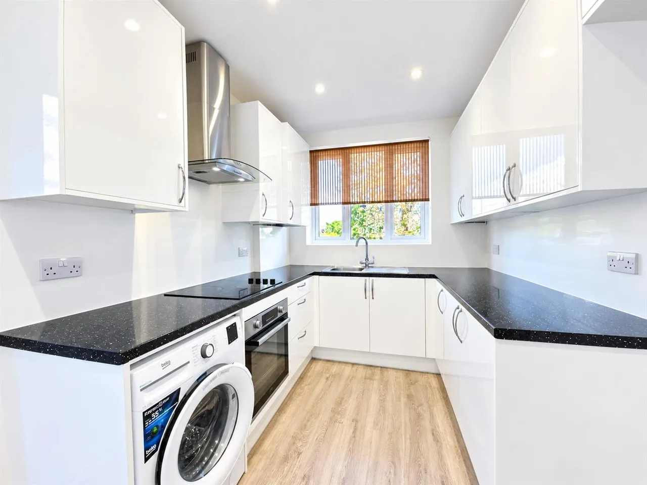 South Lodge Drive, Southgate, N14, photo 2