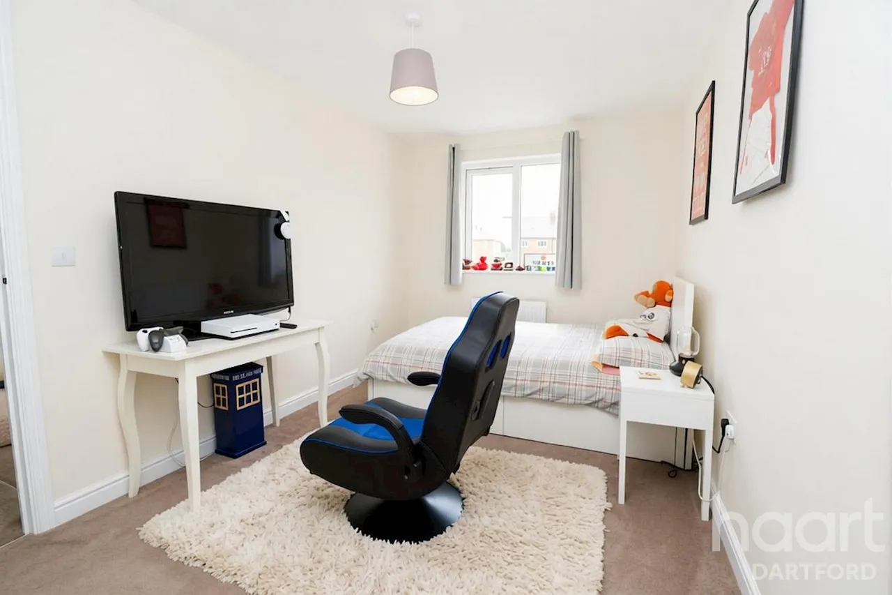 Ebbsfleet Green, DA10, photo 6