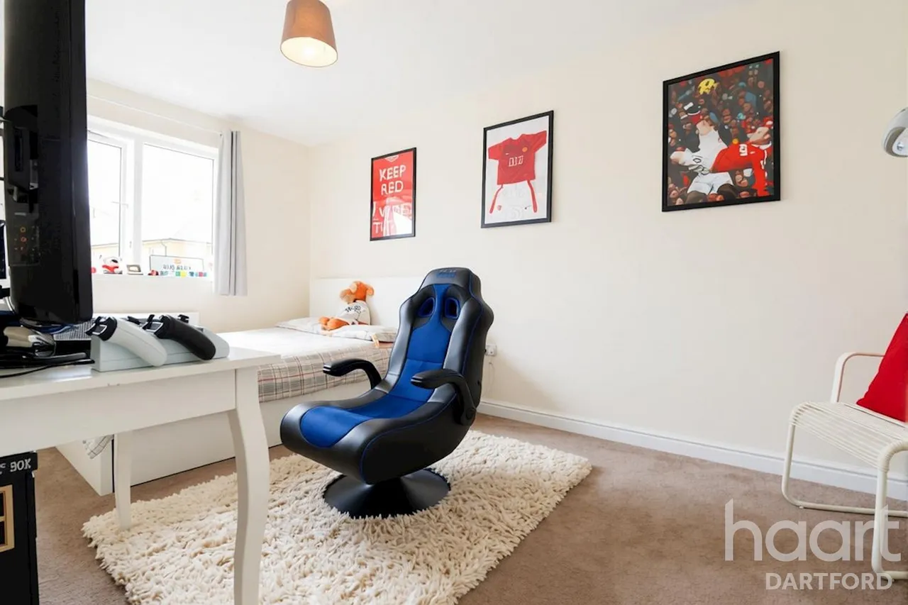 Ebbsfleet Green, DA10, photo 8