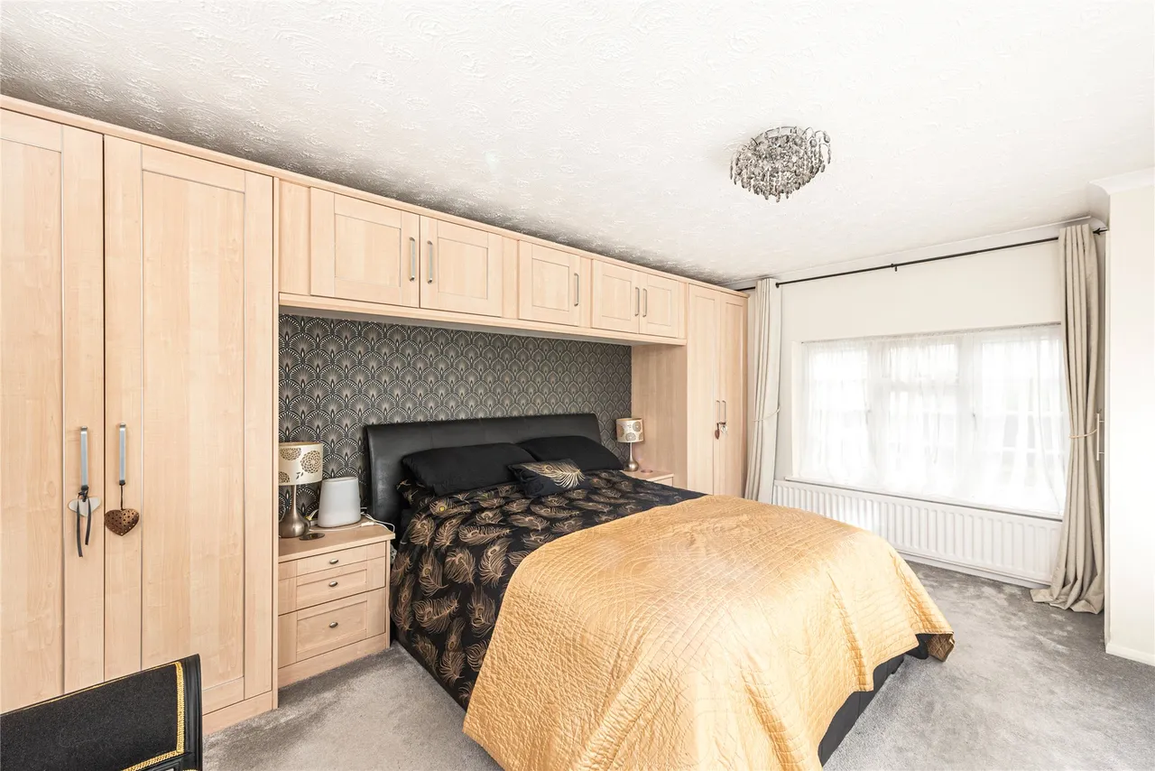 London Road, Broughton, MK10, photo 11