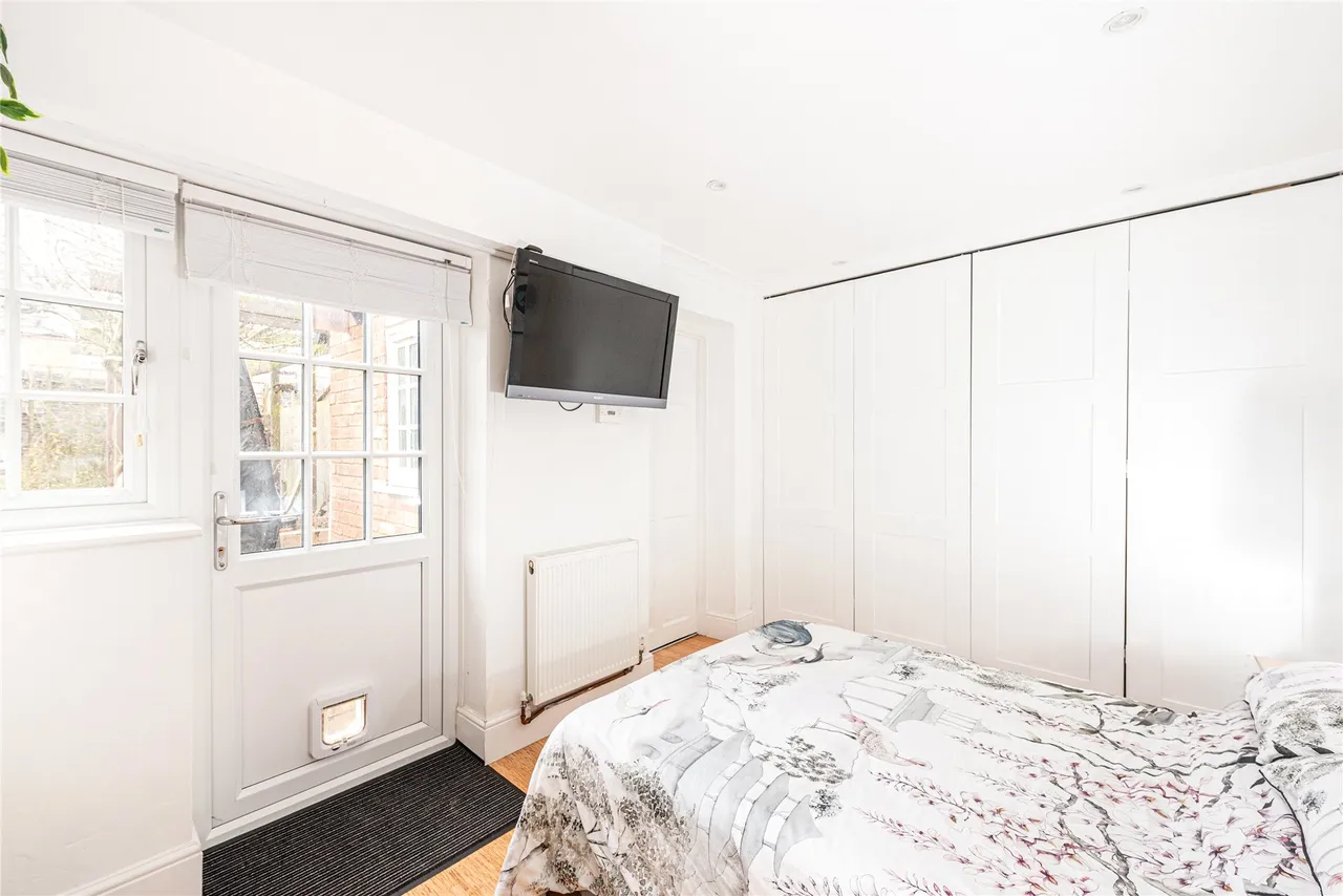 London Road, Broughton, MK10, photo 15