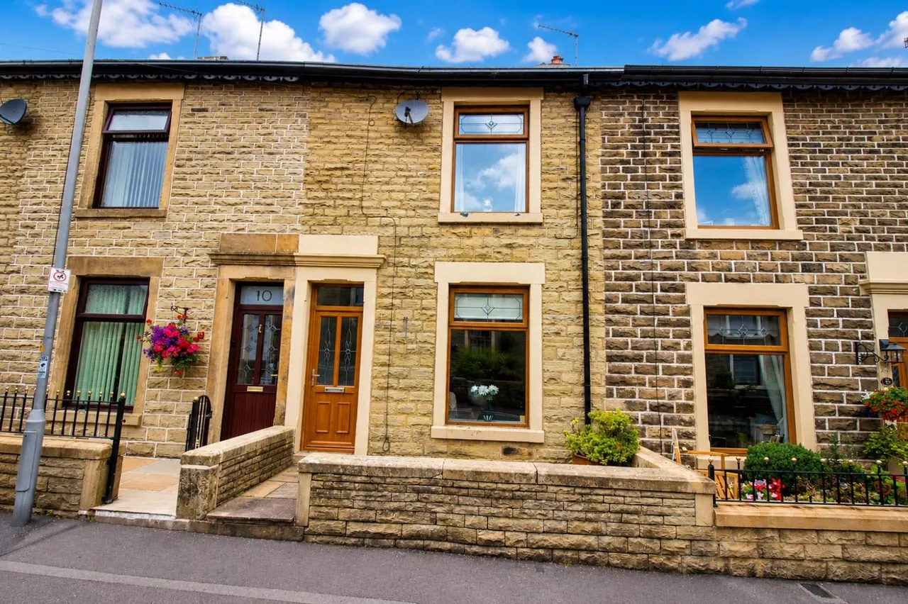 2 bed house for sale — Elliott Avenue, Darwen