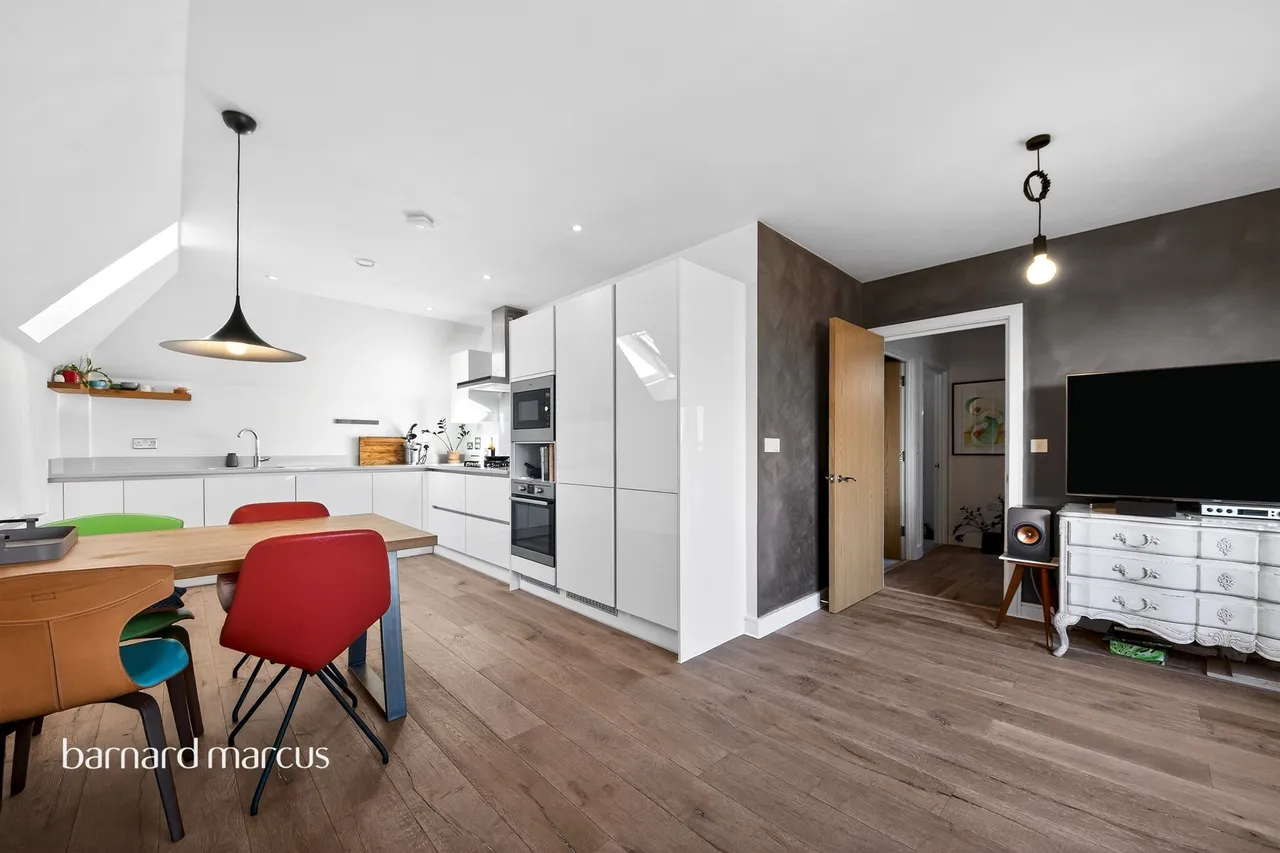 Guardhouse Way, London, photo 2