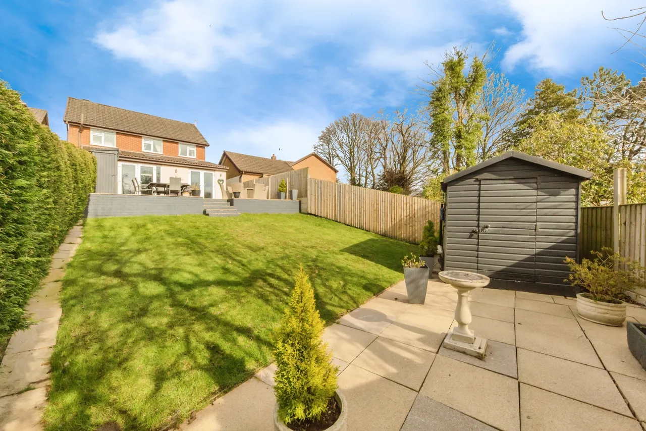 Cheveley Close, Macclesfield, SK10, photo 3
