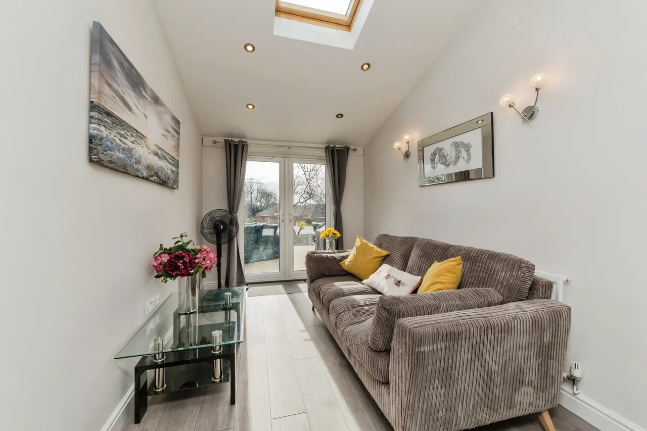 Cheveley Close, Macclesfield, SK10, photo 9