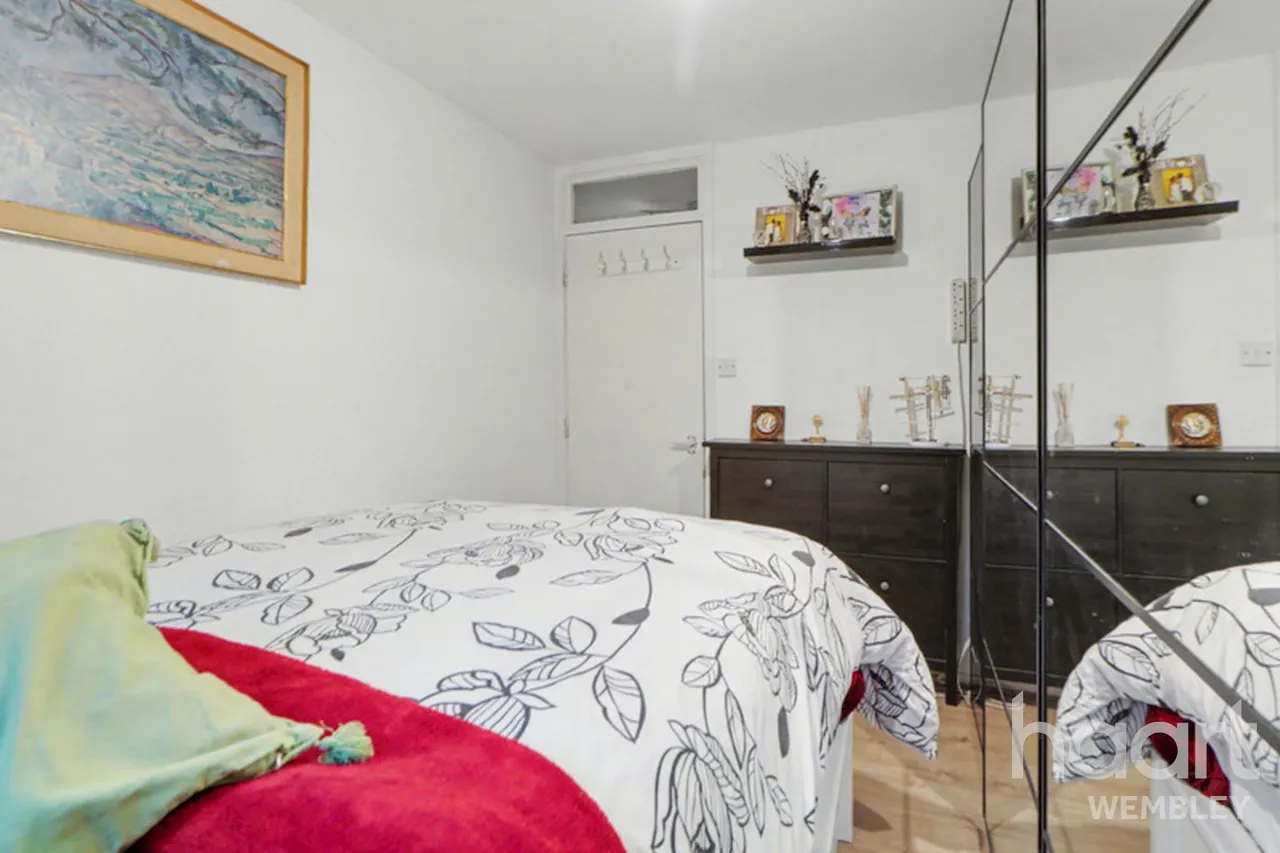 Elgar Avenue, London, NW10, photo 3