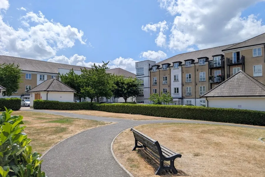 2 bed flat to rent, Tudor Way, Knaphill, GU21