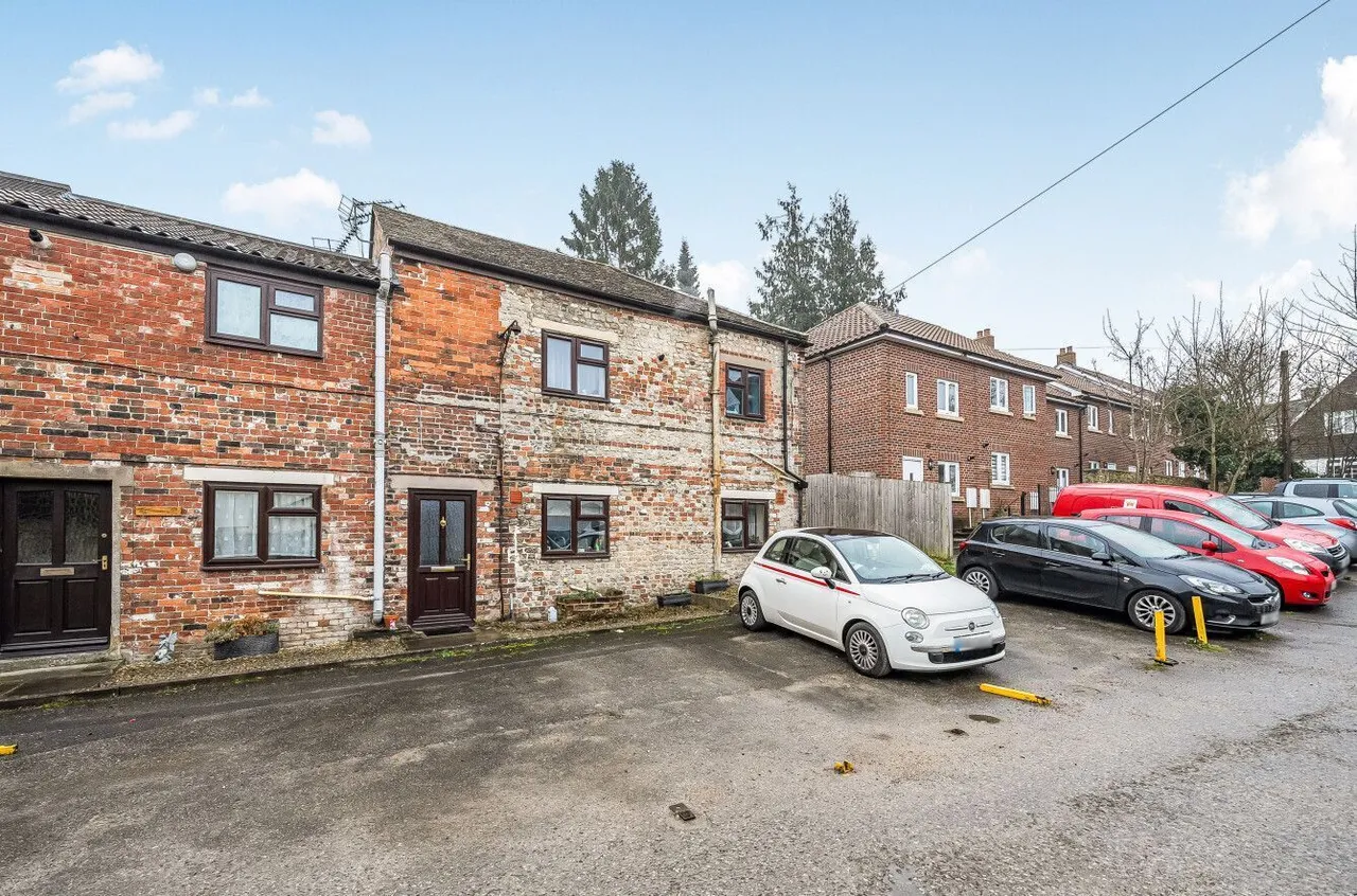 2 bed house for sale, Market Place, Warminster, BA12