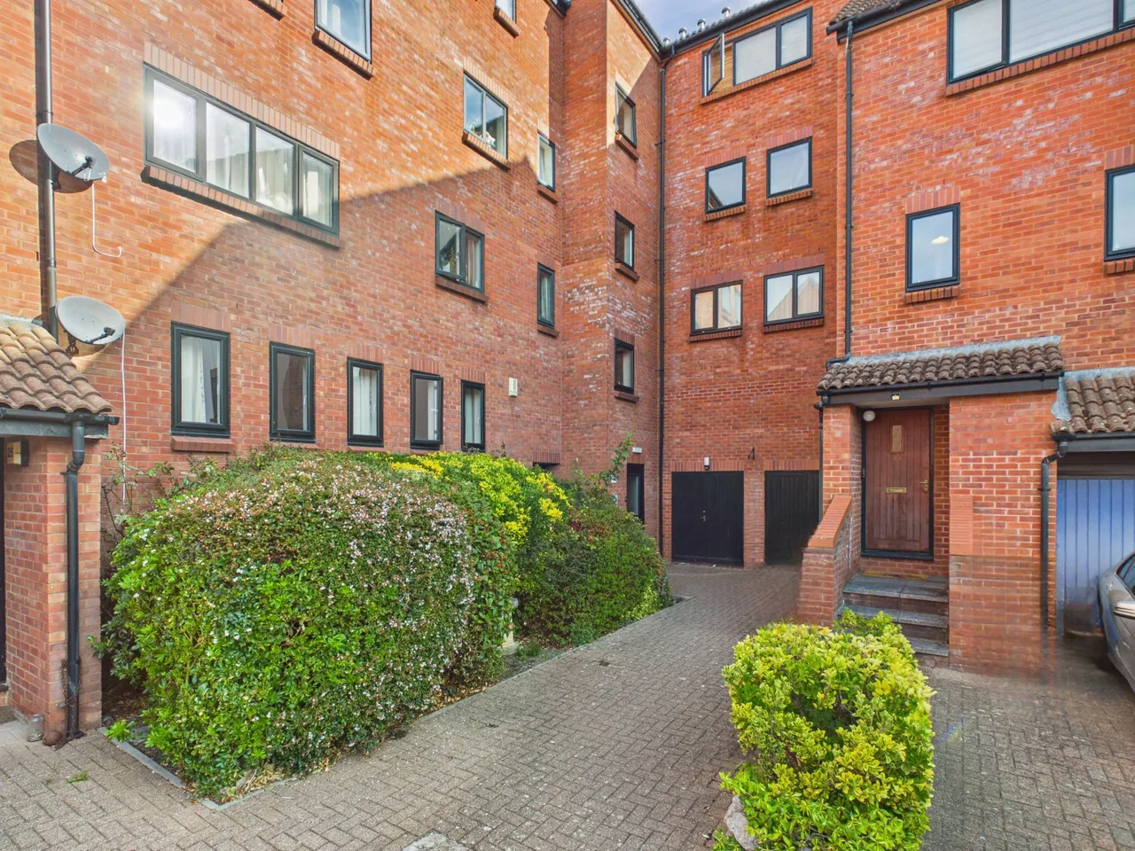 2 bed flat for sale, Drakes Close, Bridgwater