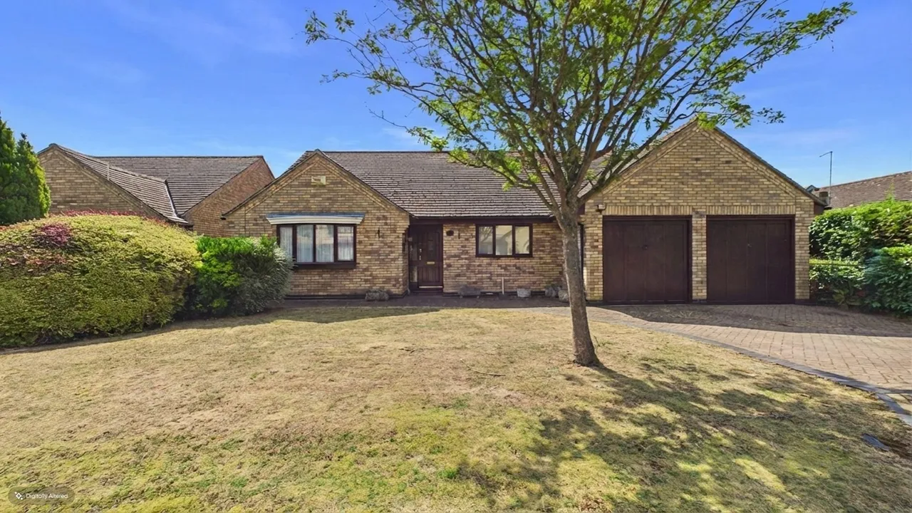 3 bed house for sale — Trienna, Orton Longueville, Peterborough, PE2