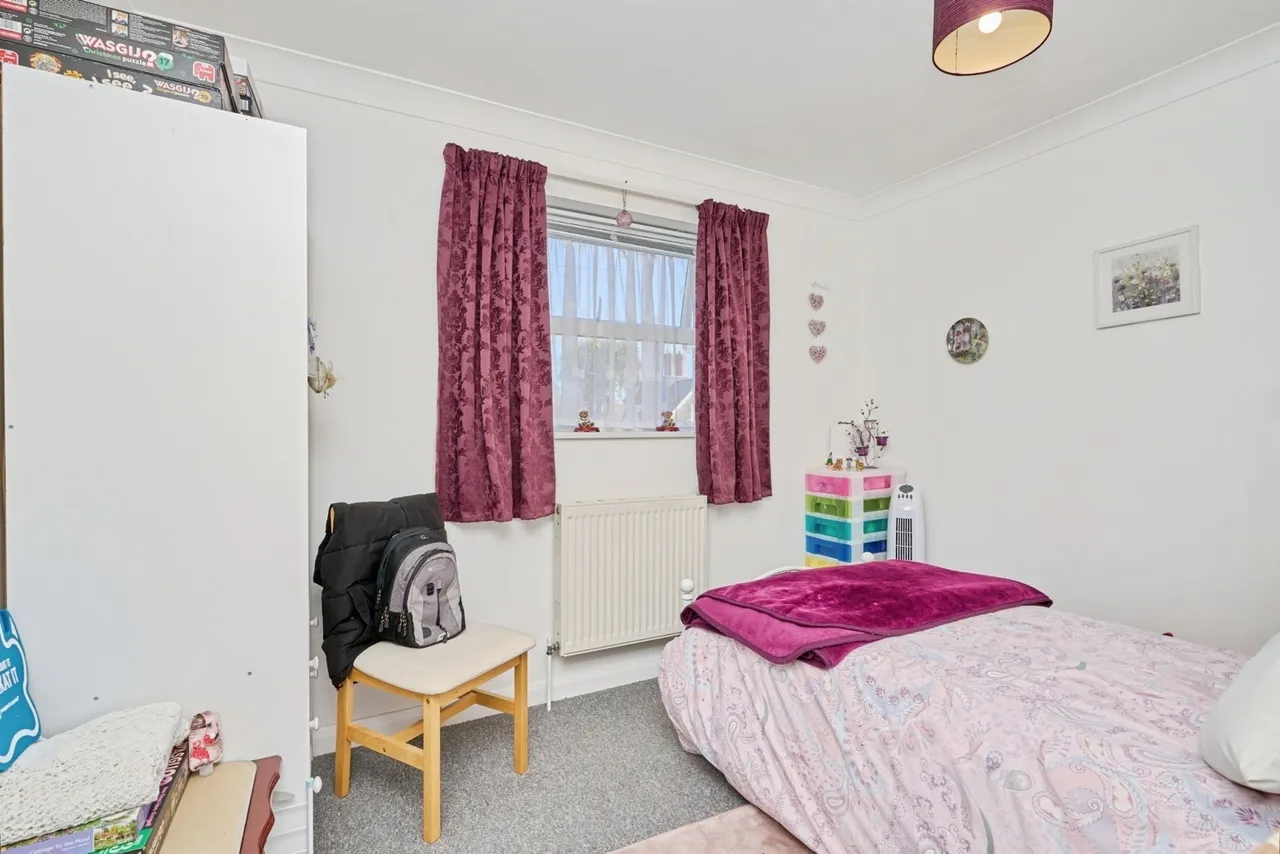 Cemetery Road, Binstead, PO33, photo 8