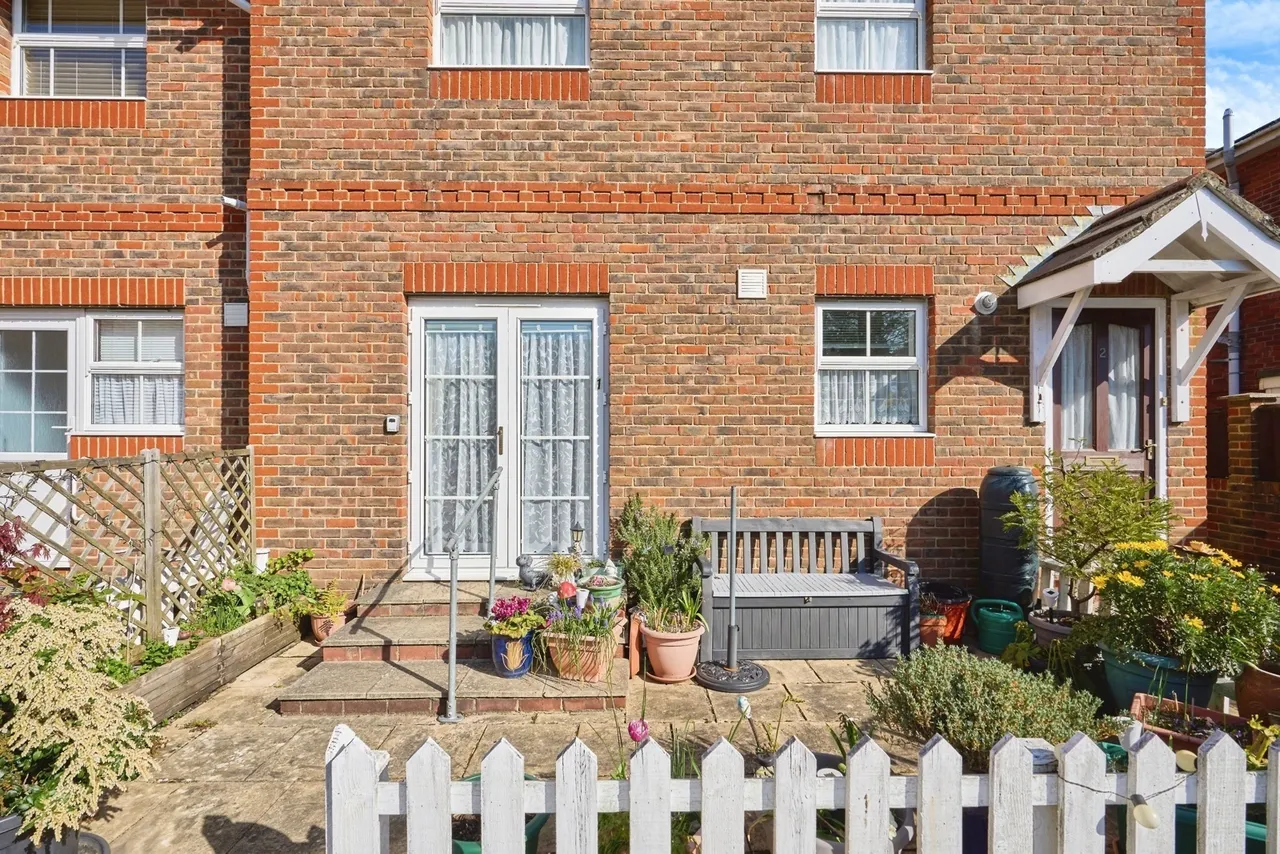 Cemetery Road, Binstead, PO33, photo 6