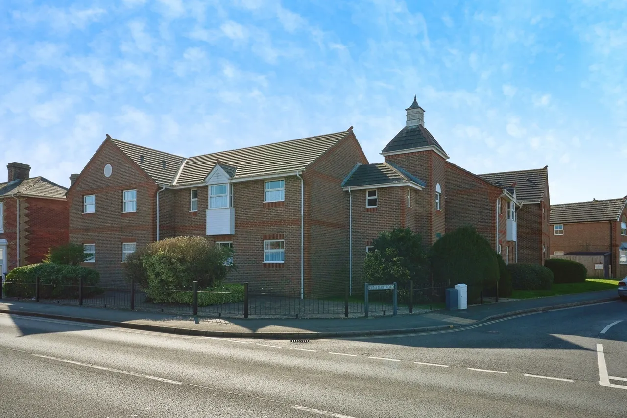 Cemetery Road, Binstead, PO33, photo 15