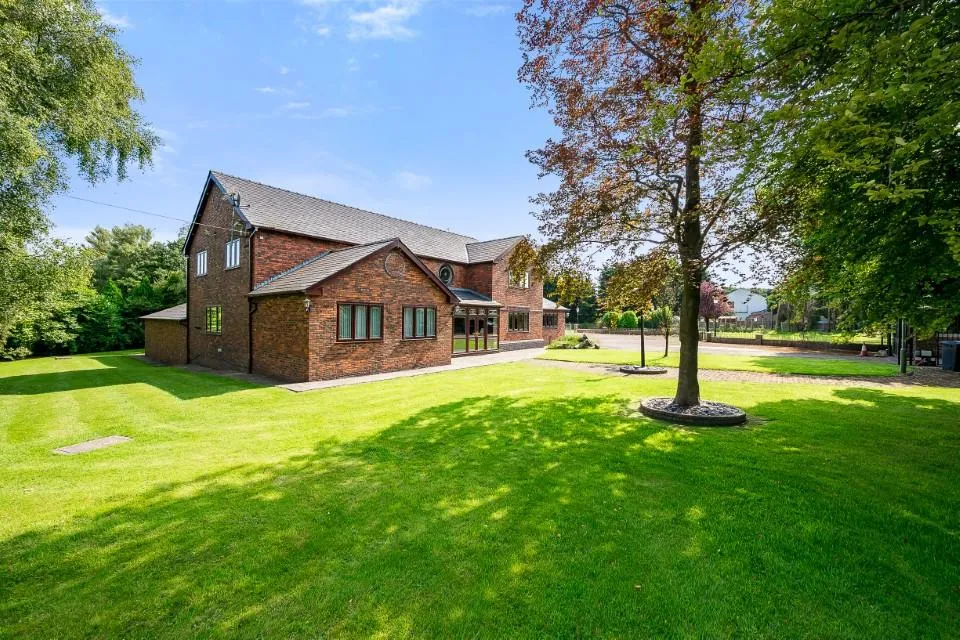 Chorley Road, Westhoughton, Bolton, BL5 3NH, photo 5