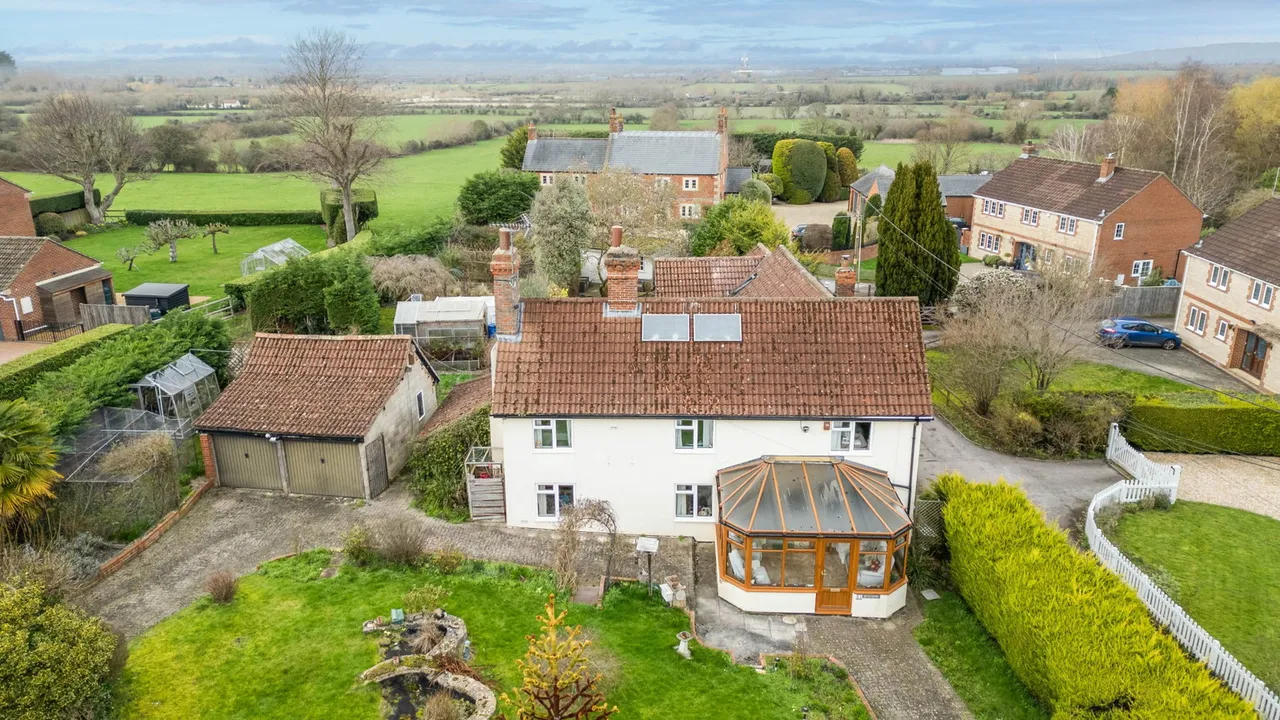 3 bed house for sale — Great Hinton, Trowbridge, BA14