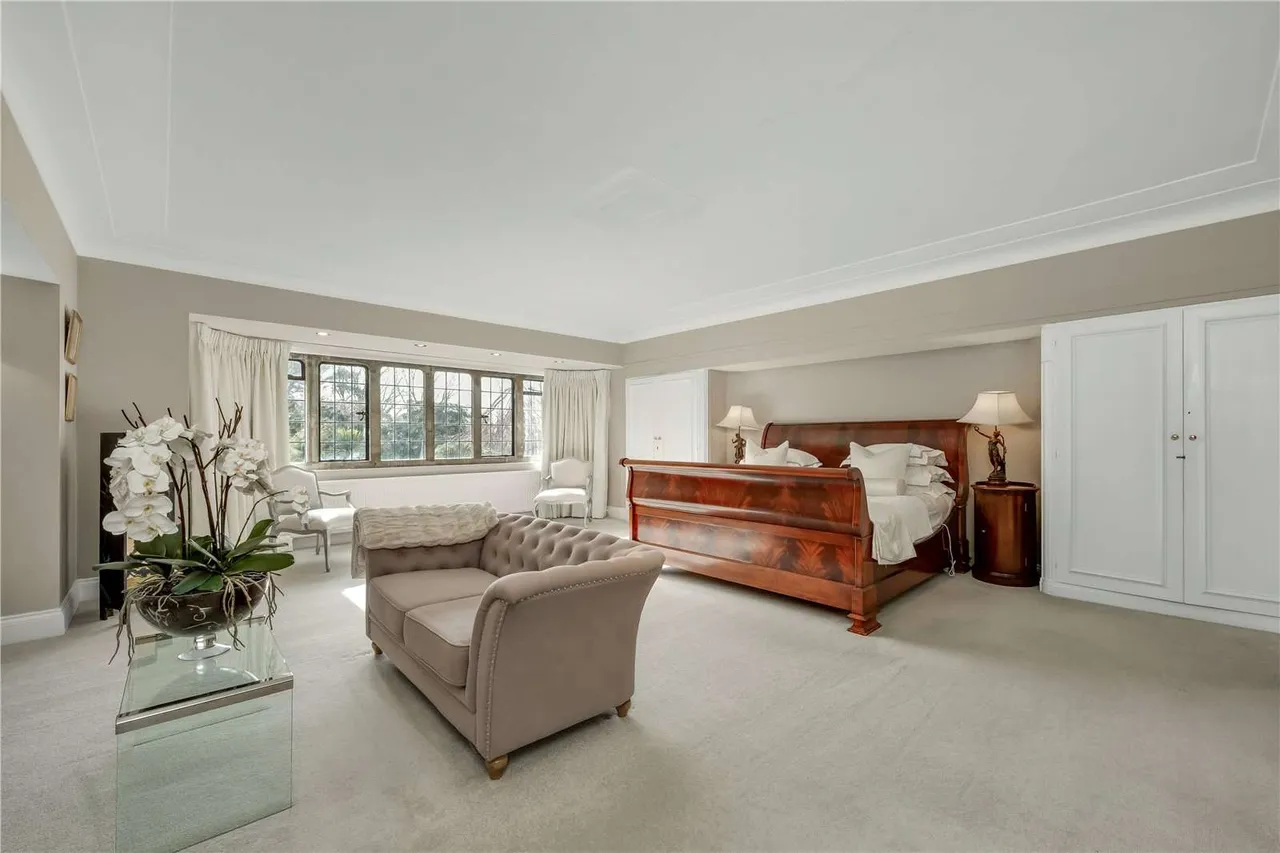 Old Avenue, St George's Hill, Weybridge, Surrey, KT13 0QE, photo 12