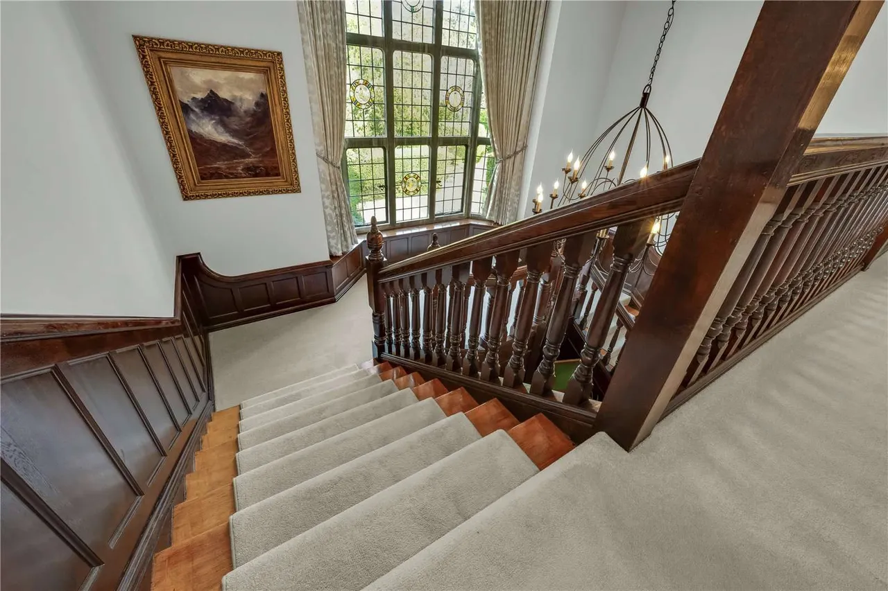 Old Avenue, St George's Hill, Weybridge, Surrey, KT13 0QE, photo 11