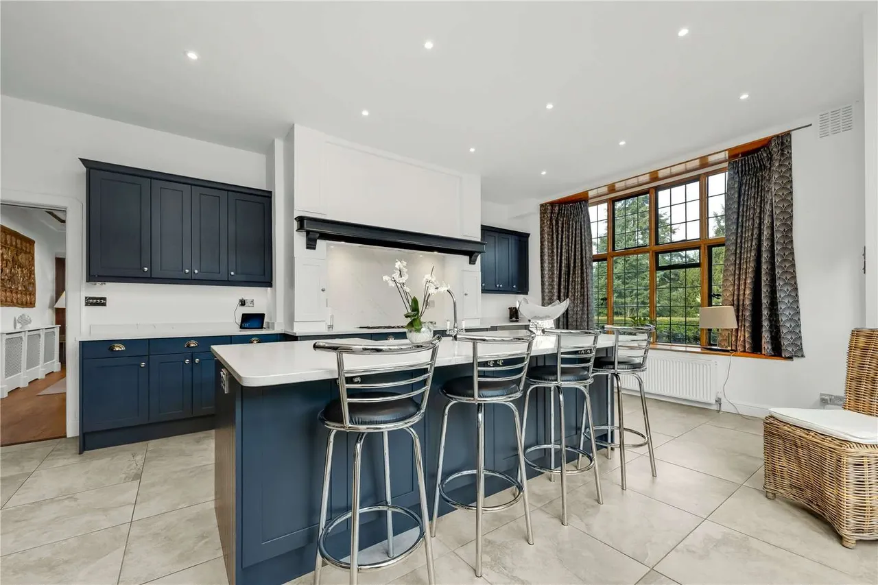 Old Avenue, St George's Hill, Weybridge, Surrey, KT13 0QE, photo 10