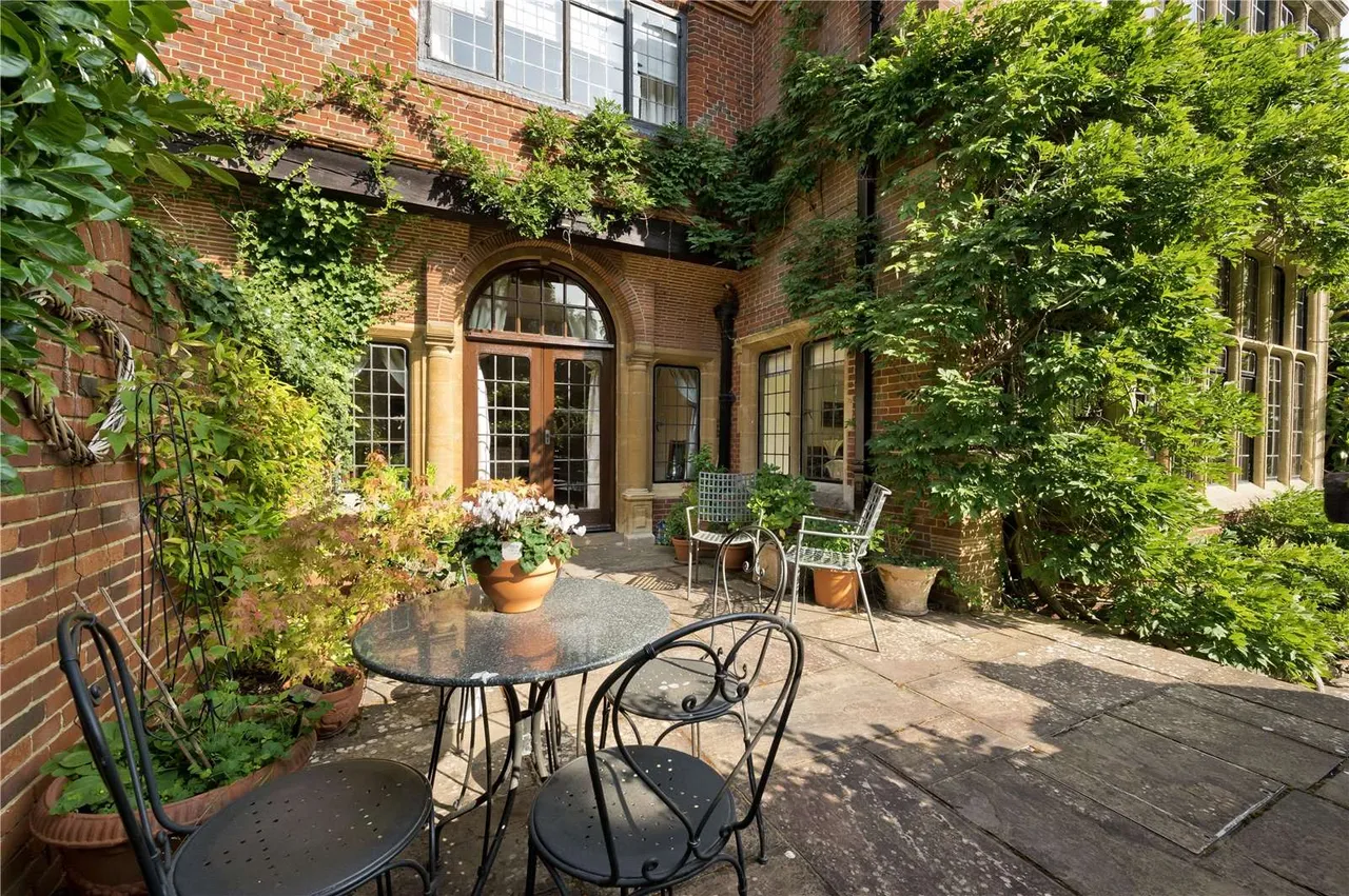 Old Avenue, St George's Hill, Weybridge, Surrey, KT13 0QE, photo 4