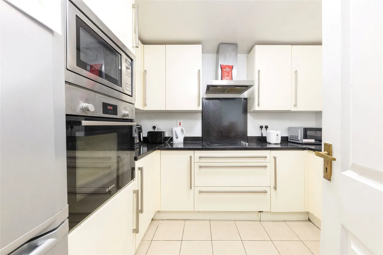 Porchester Square Mews, London, W2, photo 6