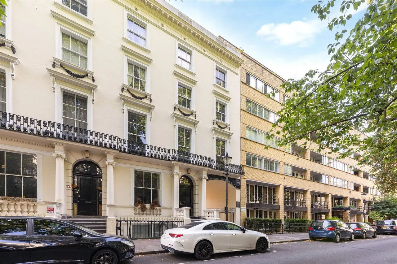 Porchester Square Mews, London, W2, photo 2