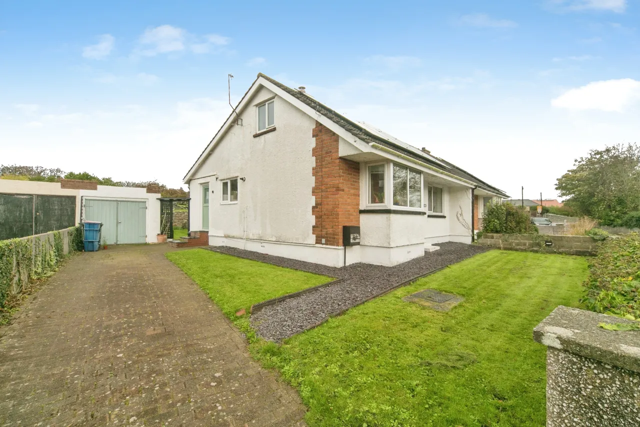 2 bed house for sale, Garreglwyd Road, Holyhead, LL65