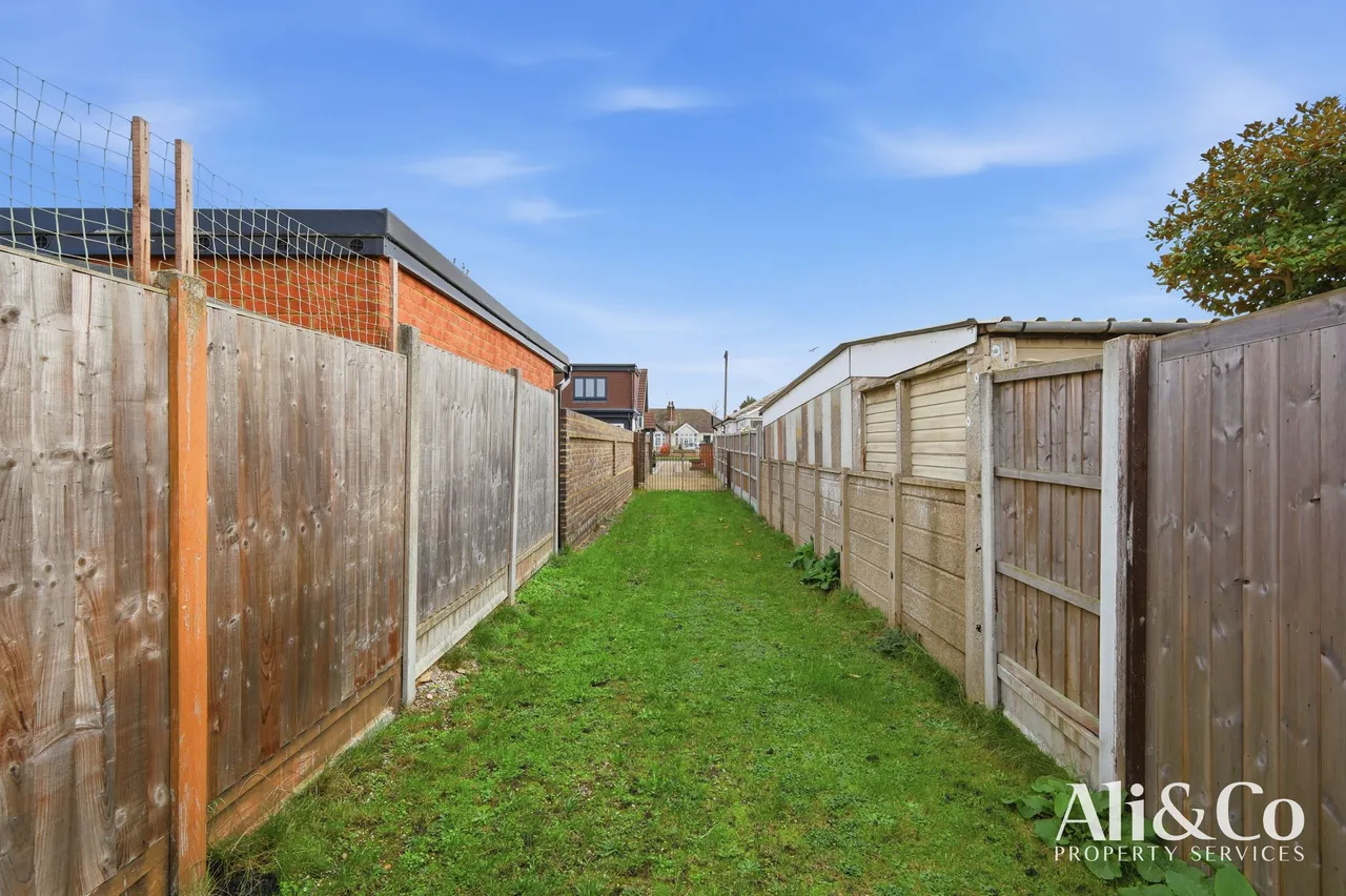 The Close, Grays, Essex, RM16 2XU, photo 18