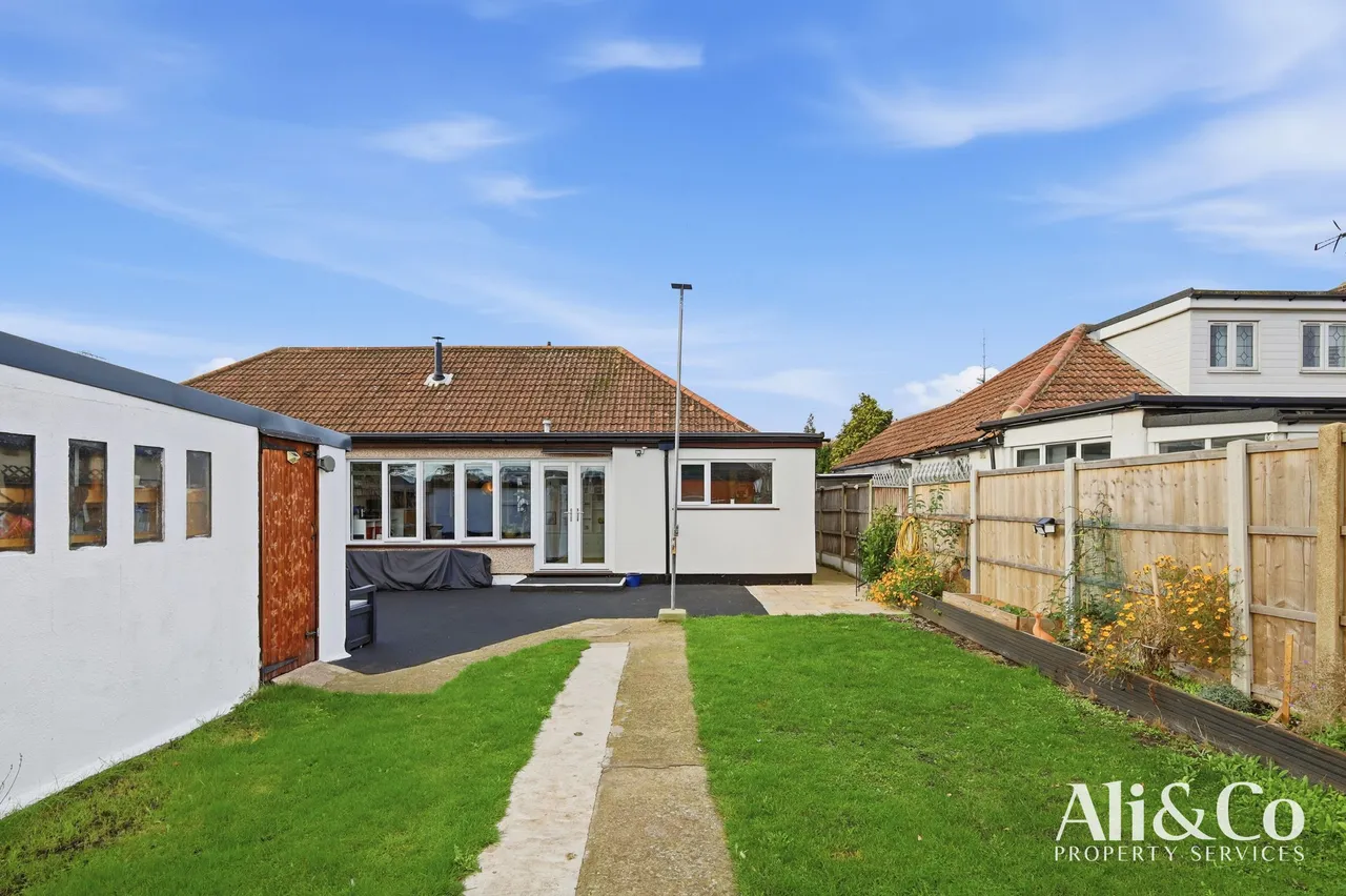 The Close, Grays, Essex, RM16 2XU, photo 2