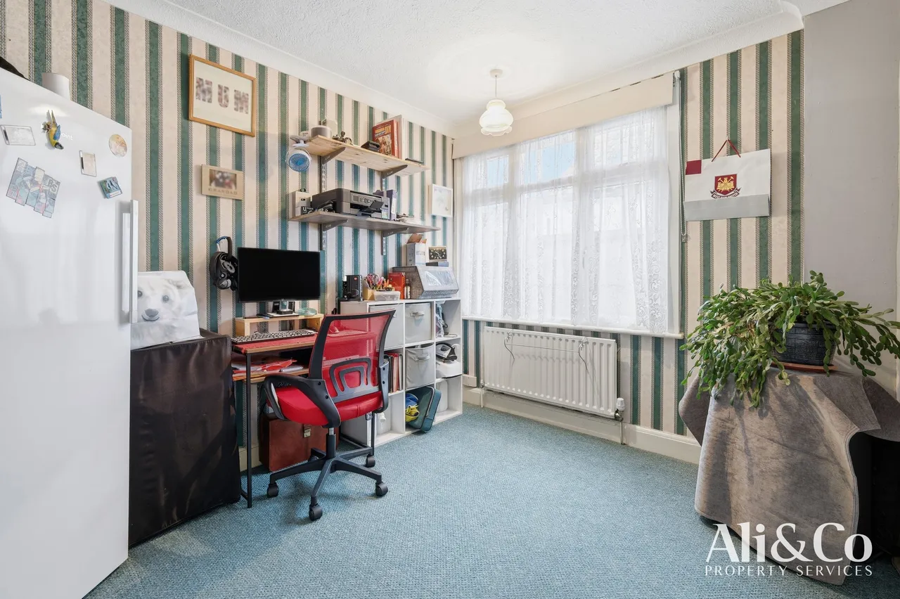 The Close, Grays, Essex, RM16 2XU, photo 15