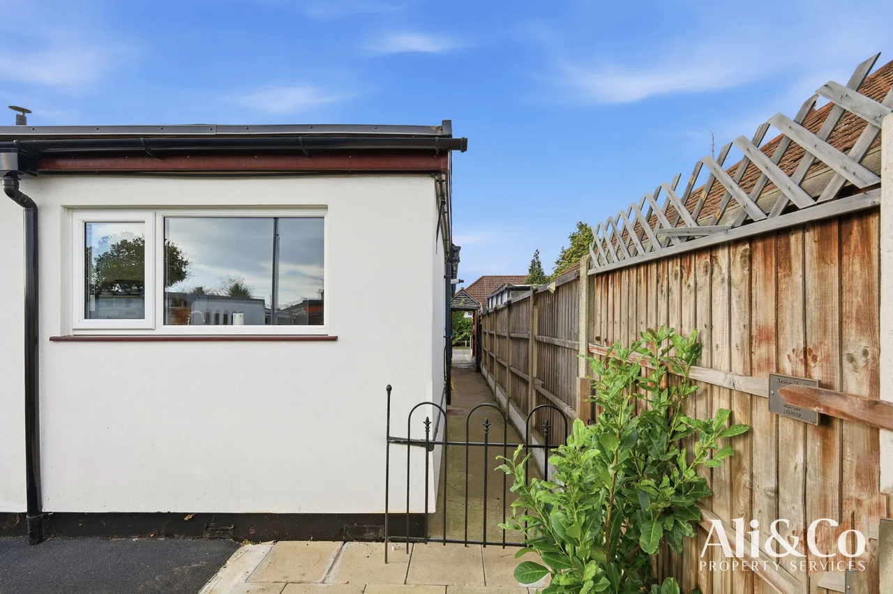 The Close, Grays, Essex, RM16 2XU, photo 16