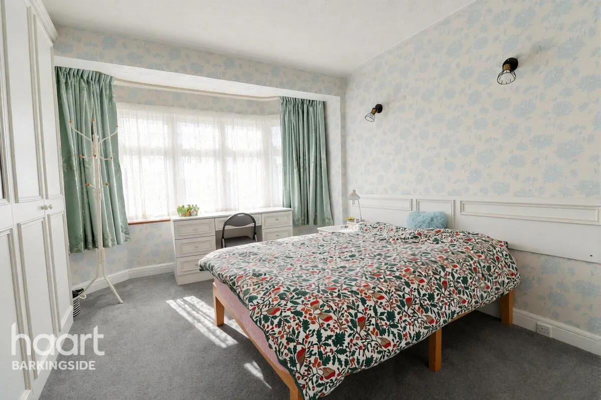 Eastern Avenue, Gants Hill, IG2, photo 13