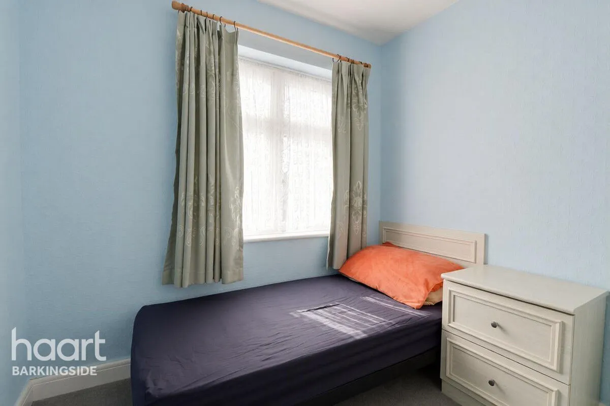 Eastern Avenue, Gants Hill, IG2, photo 17