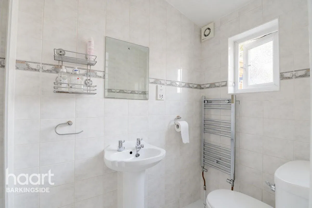Eastern Avenue, Gants Hill, IG2, photo 10
