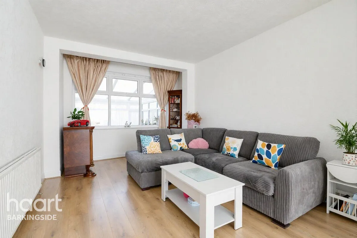 Eastern Avenue, Gants Hill, IG2, photo 6