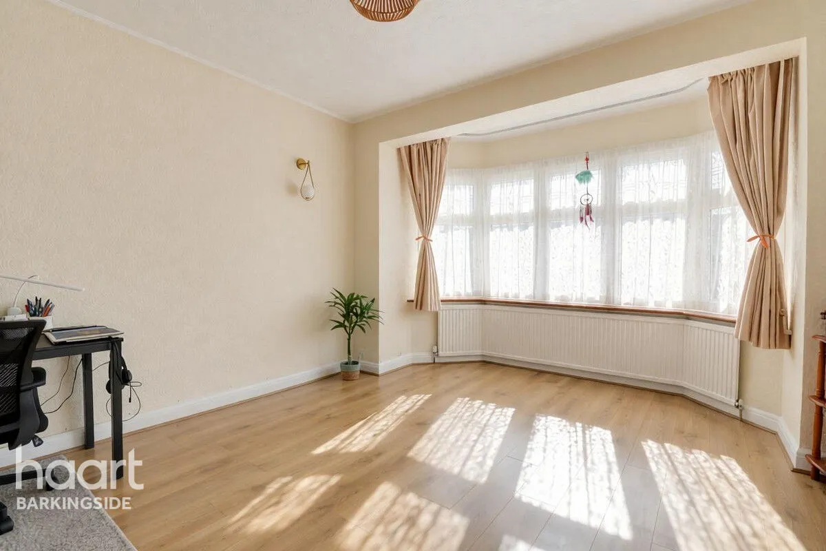 Eastern Avenue, Gants Hill, IG2, photo 4