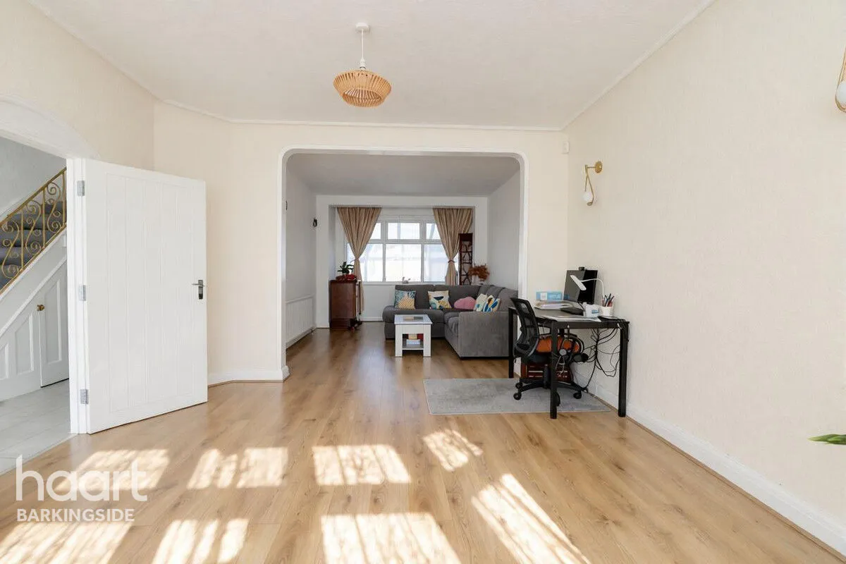 Eastern Avenue, Gants Hill, IG2, photo 5