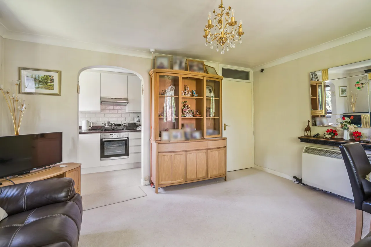 Meadowcroft High Street, Bushey, Bushey, WD23 3BX, photo 3