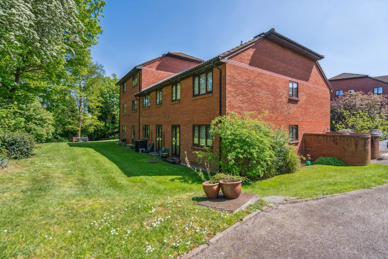 Meadowcroft High Street, Bushey, Bushey, WD23 3BX, photo 9