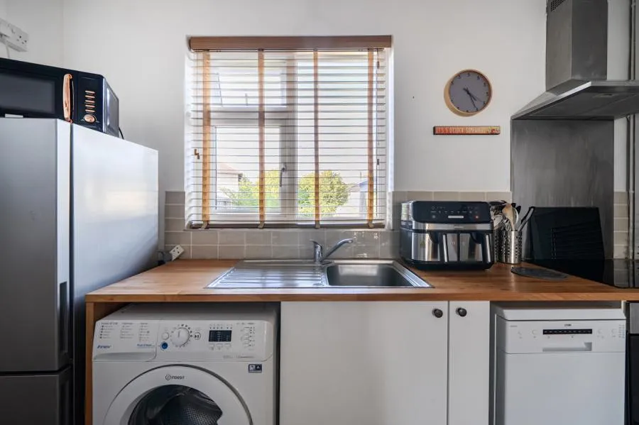 Manor Lane, Sunbury-on-Thames, TW16, photo 5