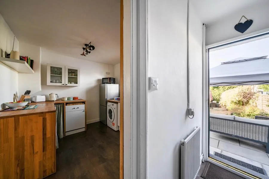 Manor Lane, Sunbury-on-Thames, TW16, photo 6