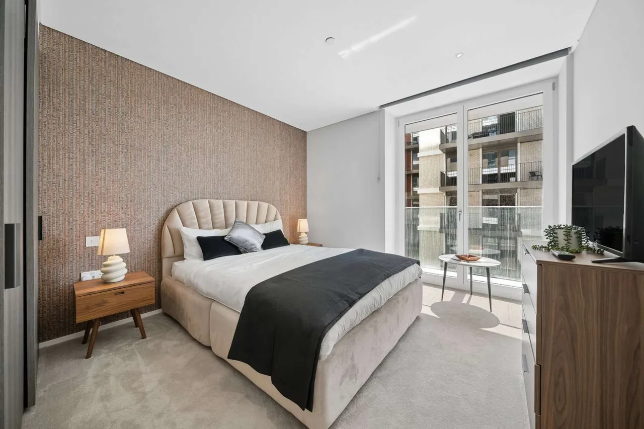 York Place, London, SW11 3JD, photo 3