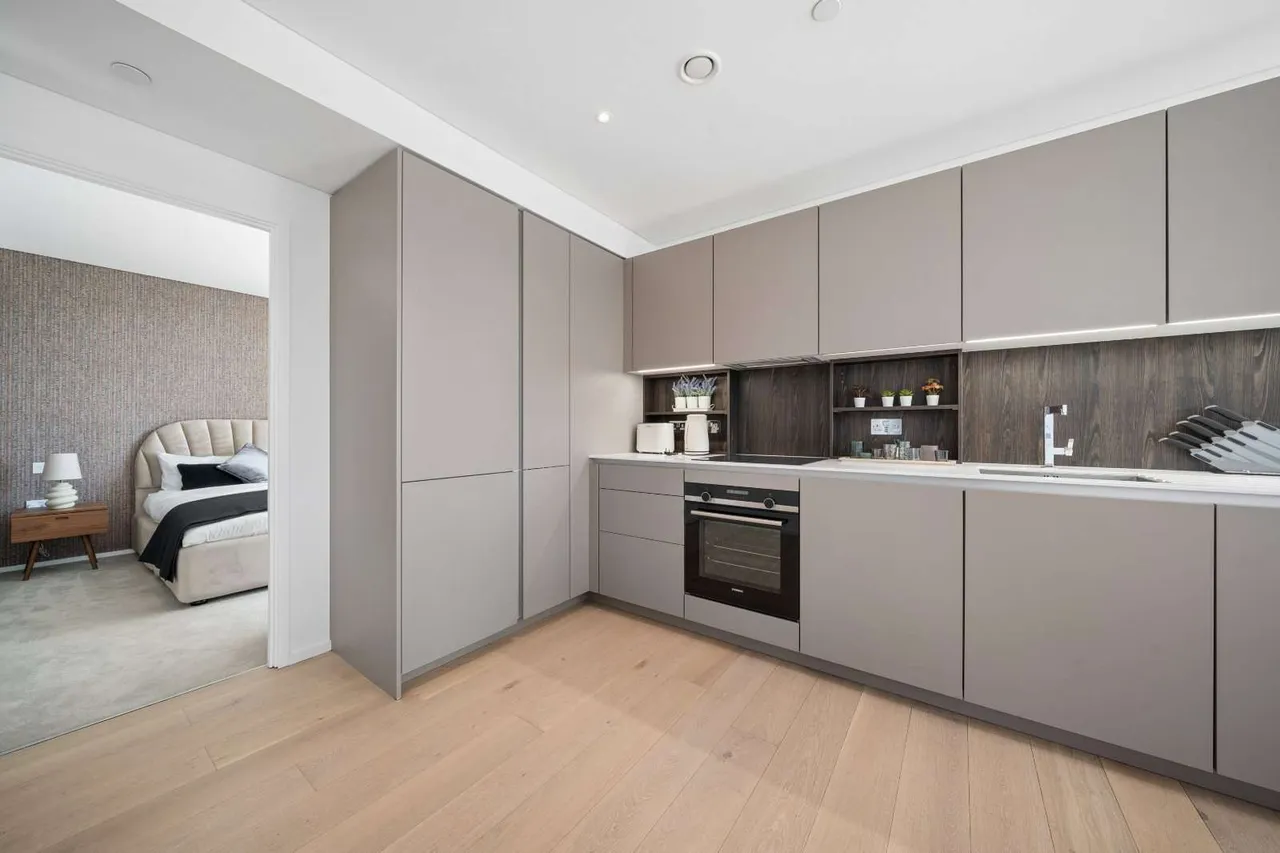 York Place, London, SW11 3JD, photo 2