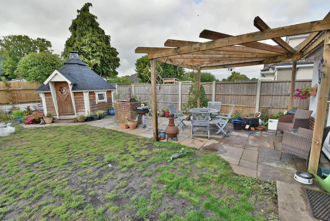 Mayfield Drive, BH22, photo 17