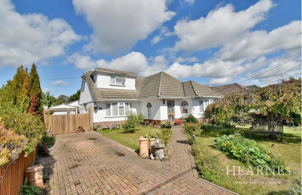 3 bed property for sale, Mayfield Drive, BH22