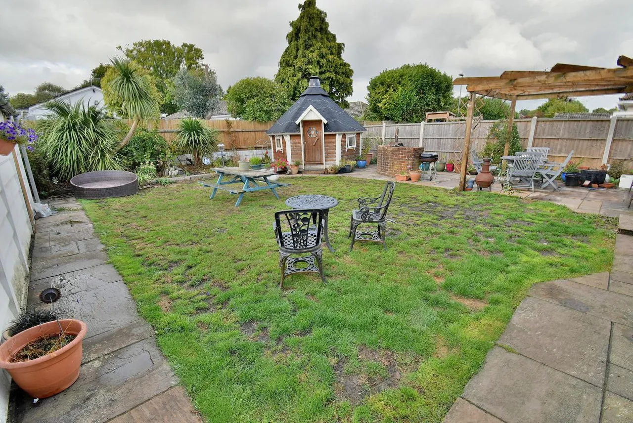 Mayfield Drive, BH22, photo 15