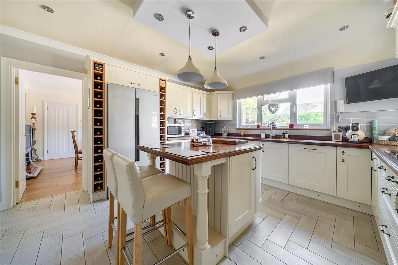 Studley Lane, Studley, SN11, photo 4